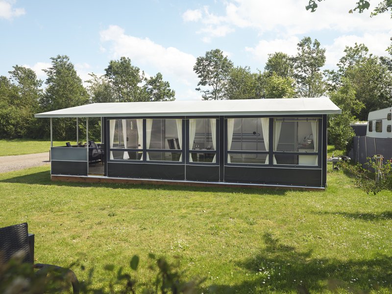Isabella Villa standby med terrasse 5,5 - 6,5 - 7,5 - 8,5 - 9,5 mtr. længde og 3 mtr. og 3,70 mtr. dybde. Fantastisk helårstelt.